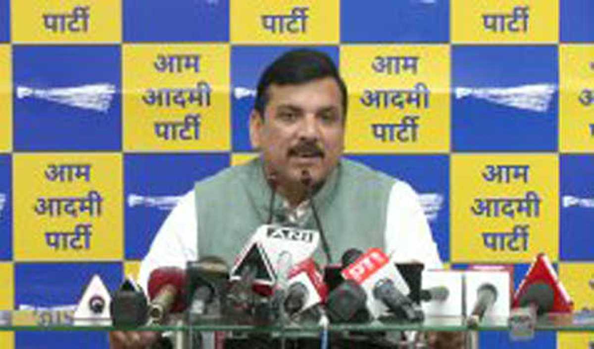 सीबीआई को अपने इशारों पर नचा रहे मोदी : आप सीबीआई को अपने इशारों पर नचा रहे मोदी : आप